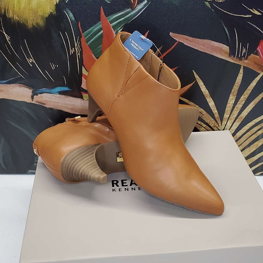 Kenneth Cole Reaction Womens Kick Shootie Ankle Boots Faux Suede